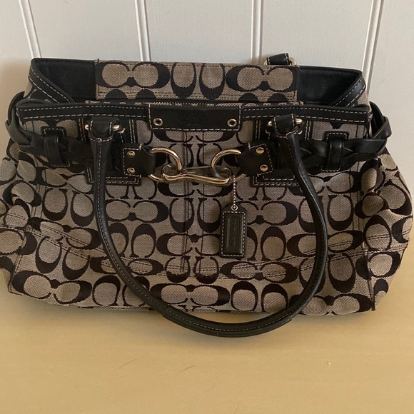 Coach Handbags - Coach Hampton signature shoulder purse